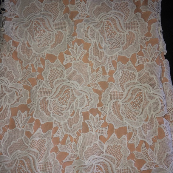 Lulu’s white lace bodycon midi dress - Picture 2 of 3